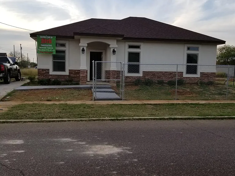 712 N Malinche Ave — Photo 1