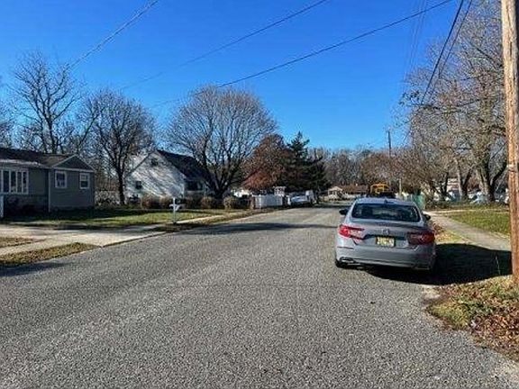 Exterior Neighborhood (street photo)