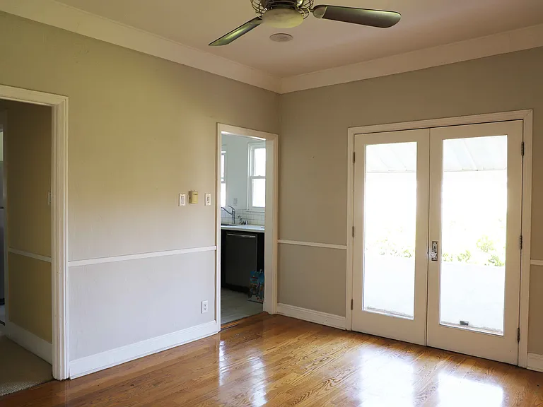 8001 1/2 Blackburn Ave — Photo 4