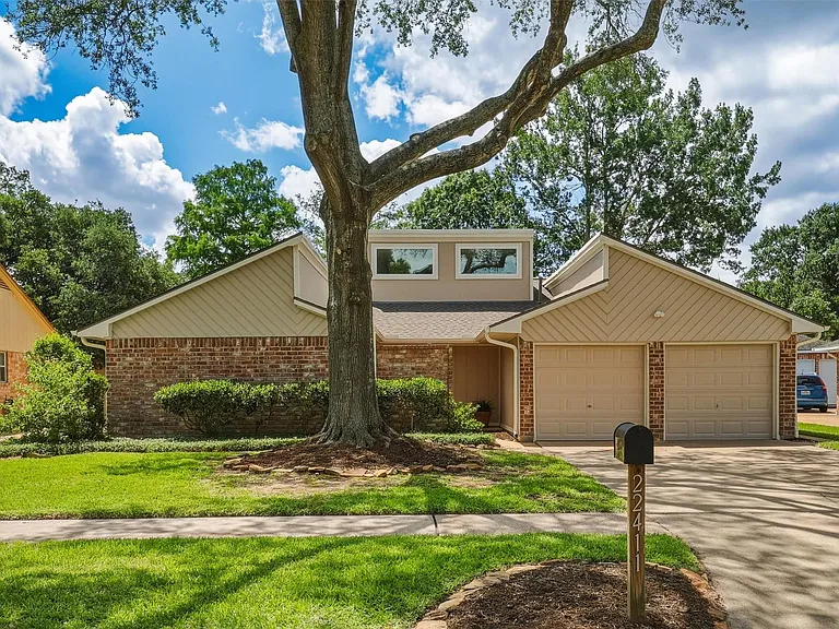 22411 Waynoka Rd — Photo 1
