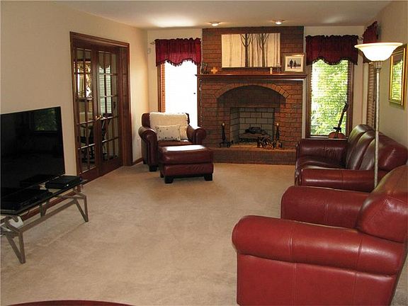 5th image of 9861 Buckingham Pl