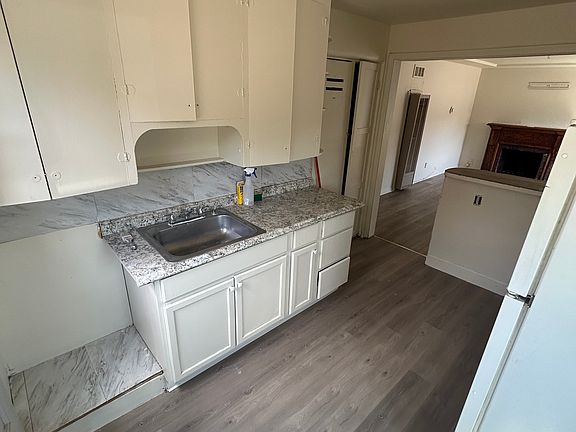 3rd image of 405 Utah St SE #A