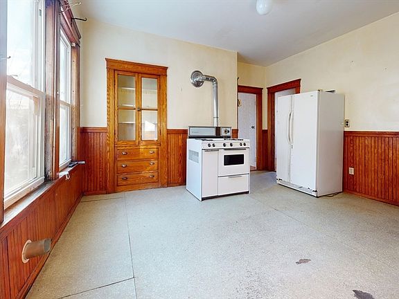 4th image of 91 Fox St