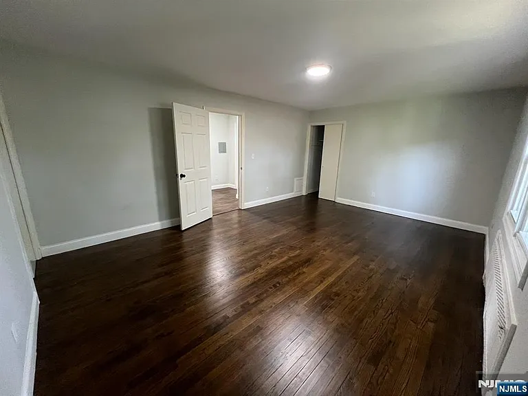 905 Sanford Ave — Photo 8