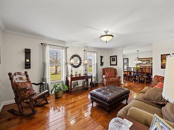 4th image of 891 W Count Fleet Cir