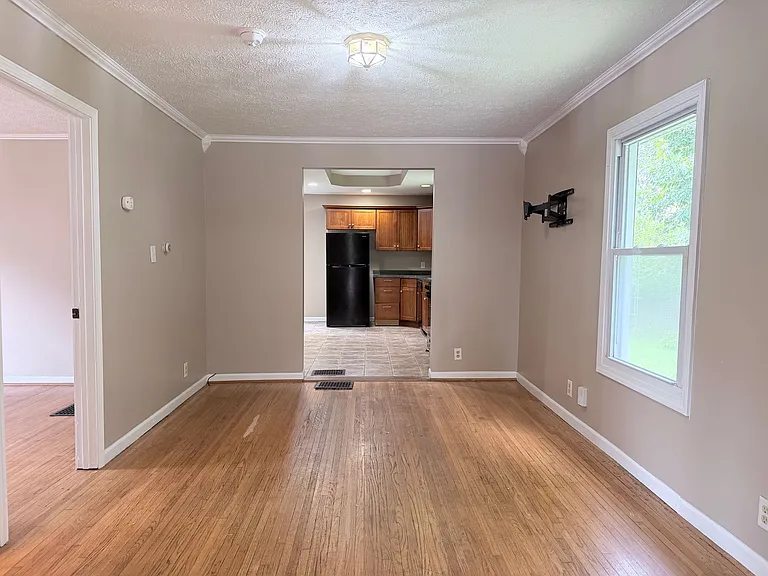 1422 S Lincoln St — Photo 2