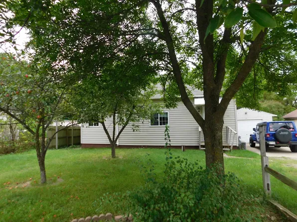 3390 Saint Adalberts Rd, Rosholt, WI 54473