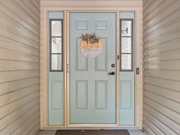4th image of 131 Charmwood Cir
