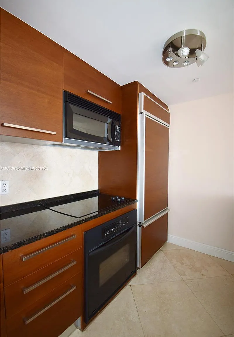 2 bed, 1086 sqft, $4,200 — Photo 1