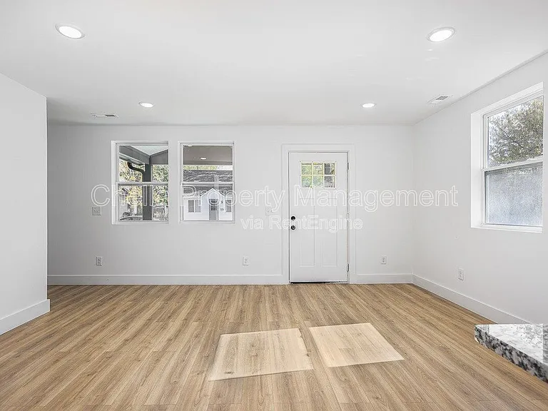 1012 Debow St #B — Photo 8