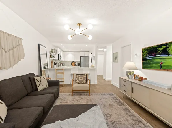 621 E 6th Ave #101, Vancouver, BC V5T 4H3