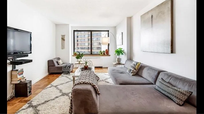 Sold by WIRE International Realty | media 14