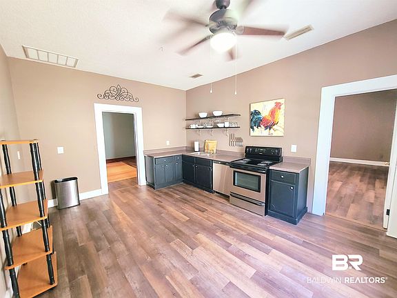 4th image of 112 Espejo St