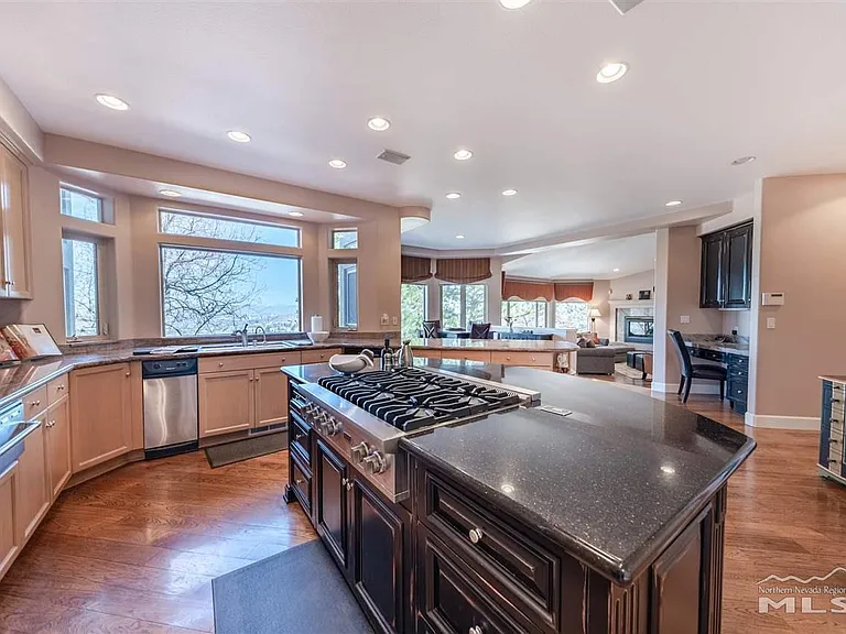 135 Hawken Rd — Photo 31