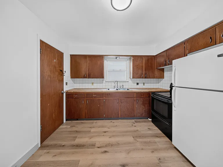 1095 Saint Michaels Ave #1095 — Photo 9