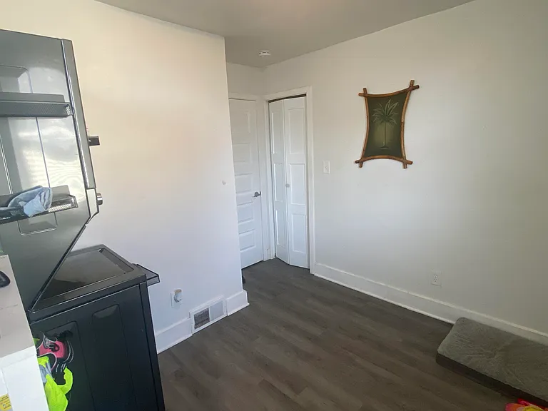 Laundry / Pet Room Photo #2