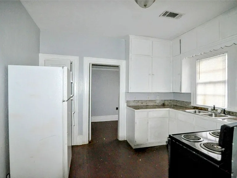 2030 Madison Ave — Photo 4