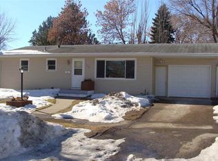 309 25th St NW, Minot, ND 58703