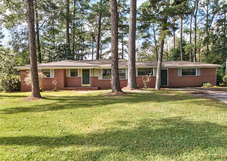 1st image of 303 E Lake Dr