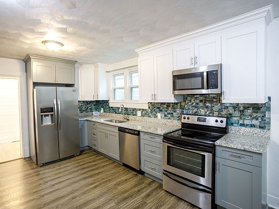 4th image of 3228 Argonne Ave