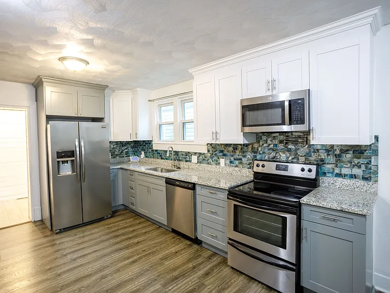 3228 Argonne Ave — Photo 4