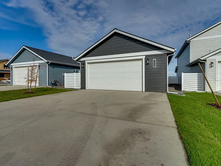 2919 N Phoenix Ln — Photo 4