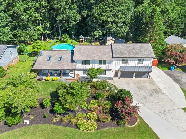 2907 Pebble Ln, Snellville, GA 30078
