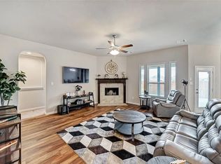 209 Douglas St, Red Oak, TX 75154