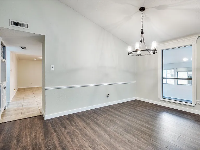 2201 Cottonwood Ln — Photo 11