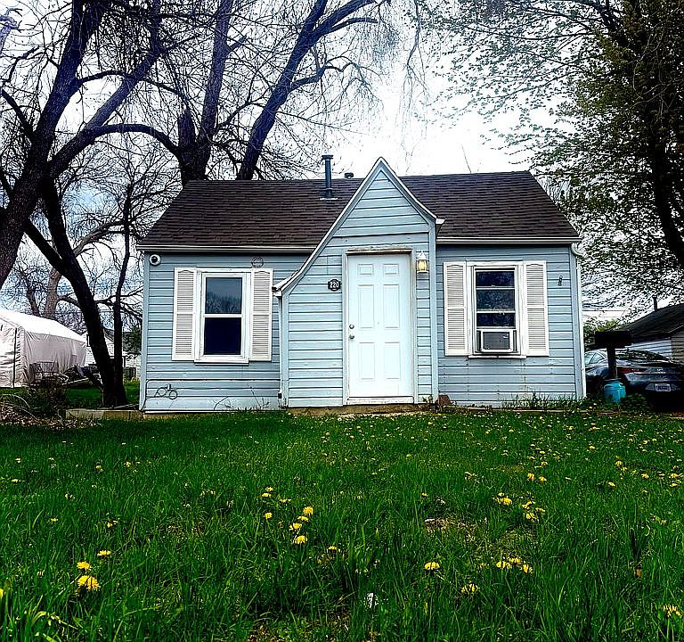 1st image of 220 S Lincoln Ave