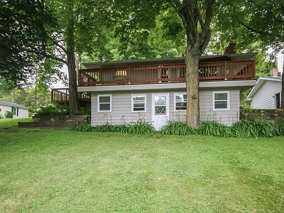 3rd image of 50586 Shorewood Cir