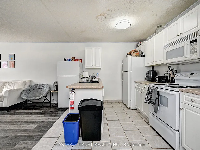 81 Columbia St W #12 — Photo 12