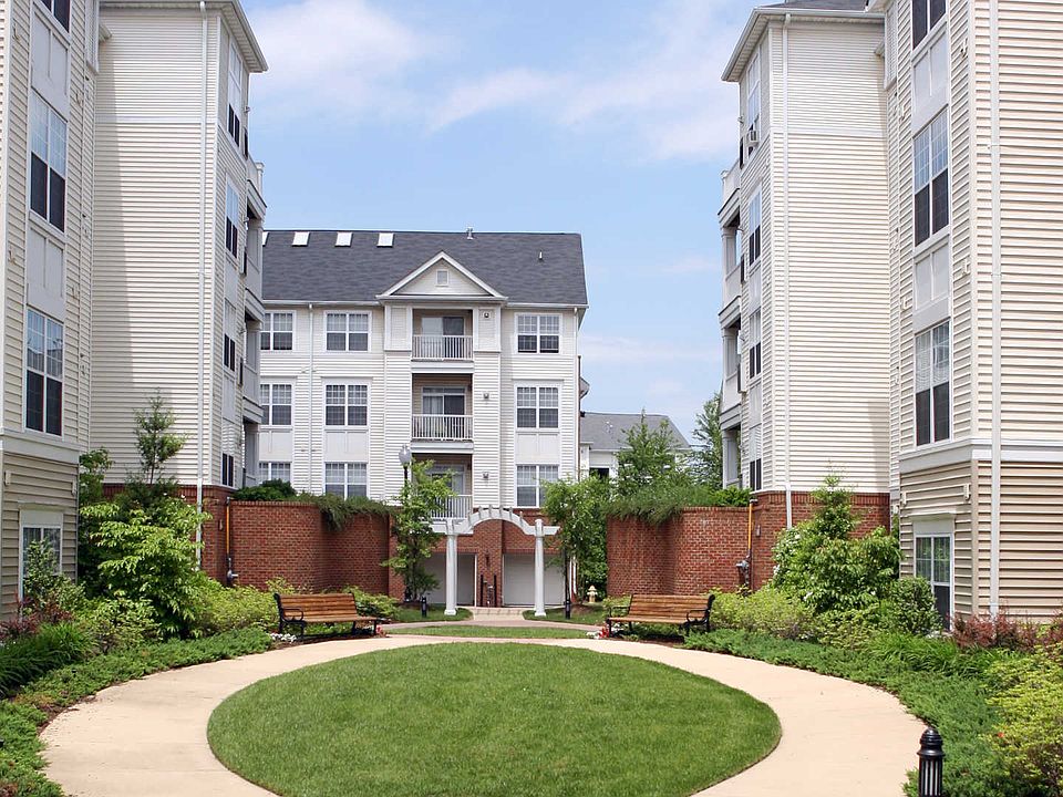The Reserve at Eisenhower Apartments
