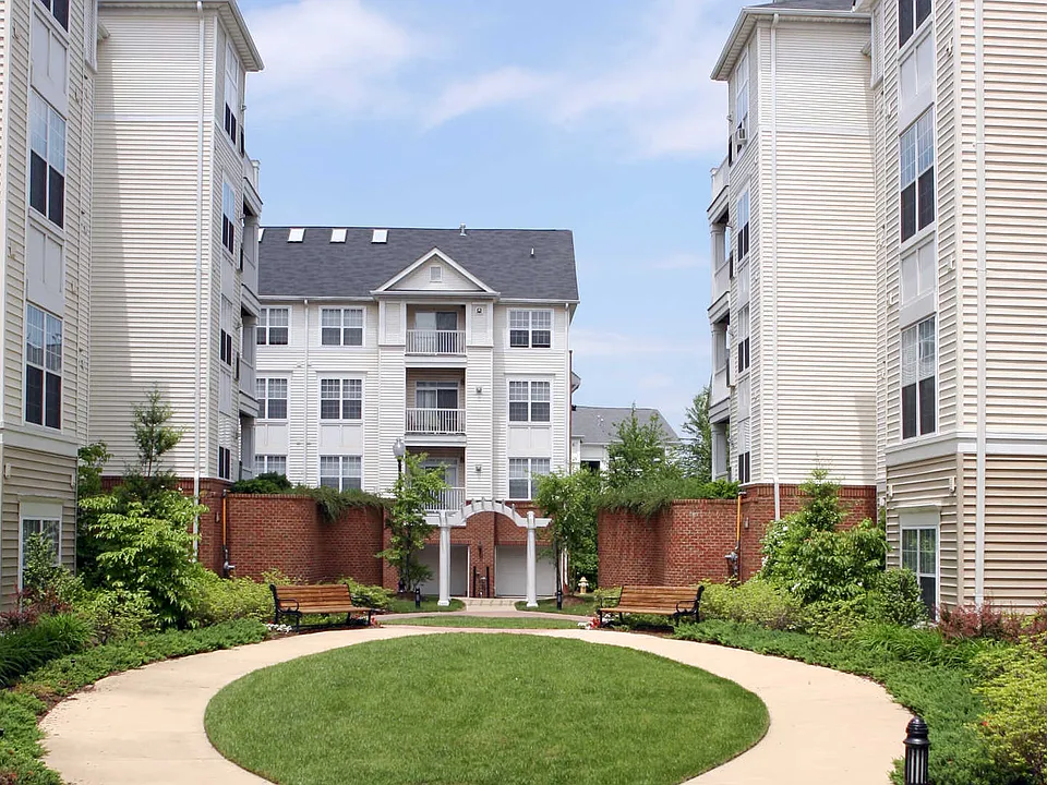 The Reserve at Eisenhower Apartments