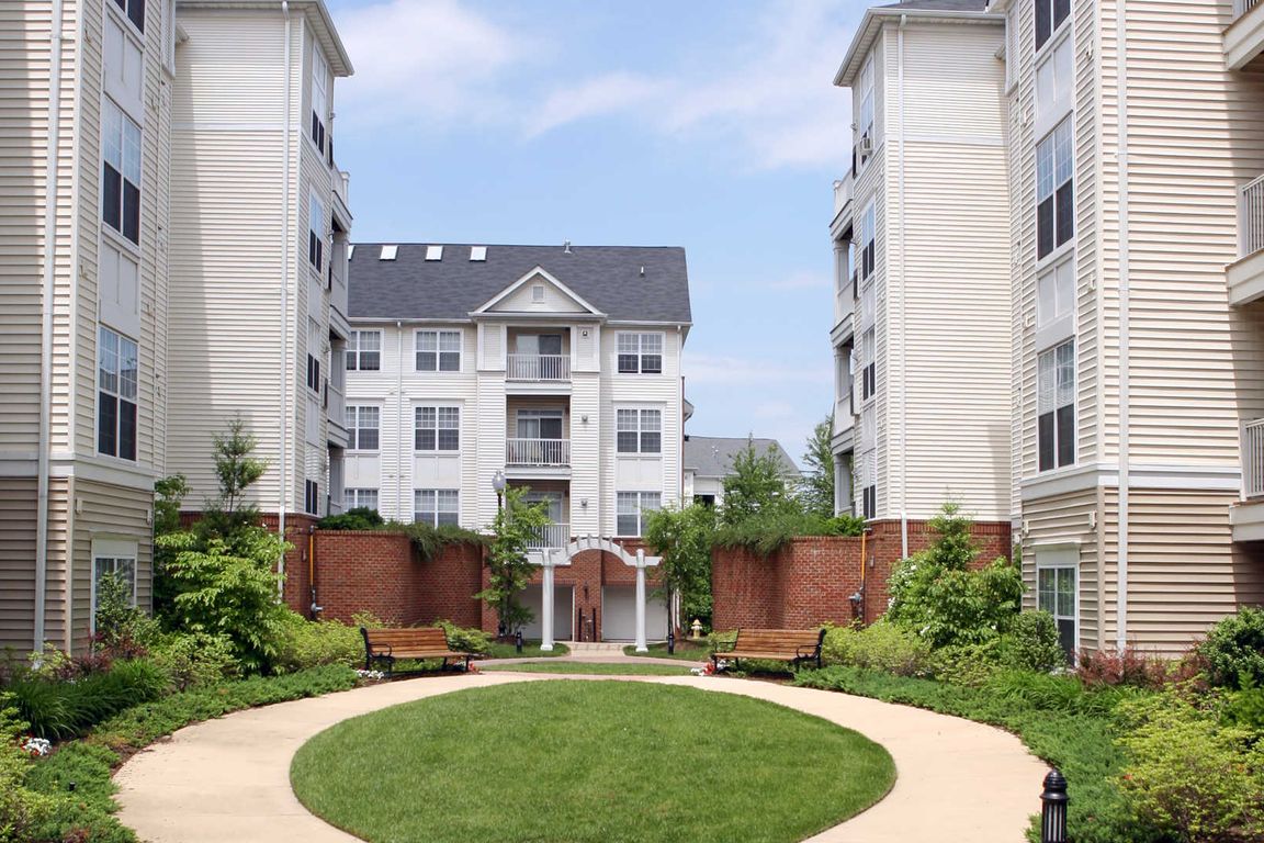 The Reserve at Eisenhower Apartments