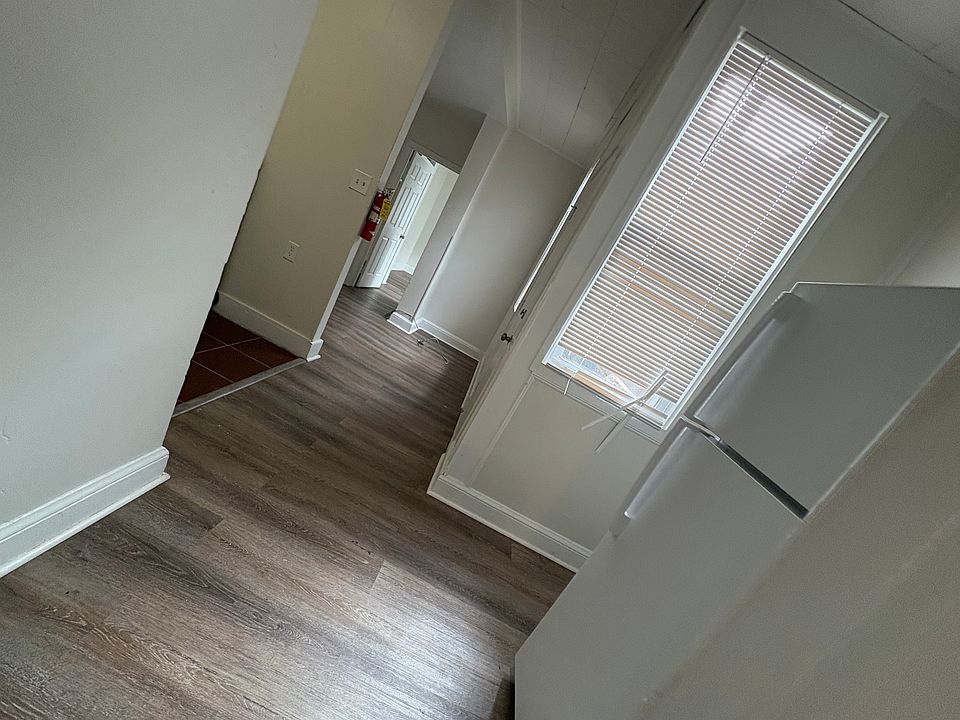 2nd image of 409 Walnut St #9