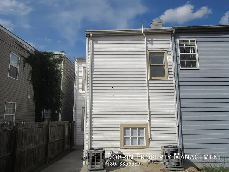 1307 W Clay St — Photo 13