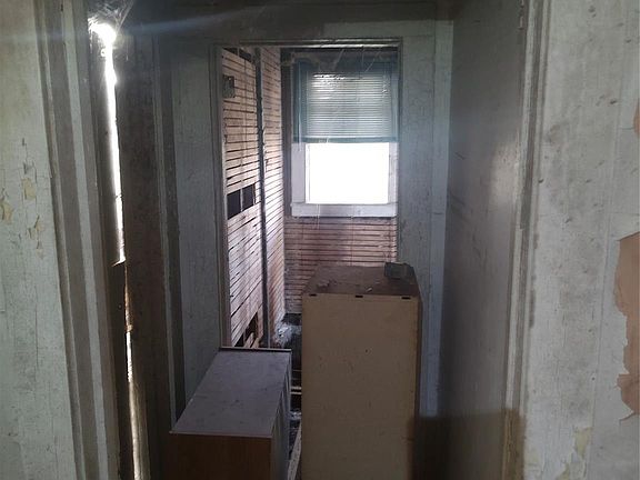 5th image of 560 5th St