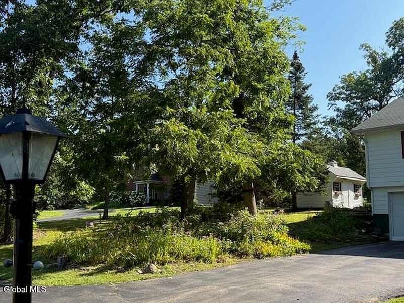 4th image of 20 Bruce Drive