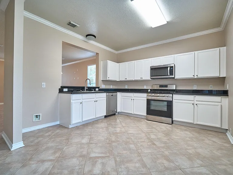 18814 Sandelford Dr — Photo 9