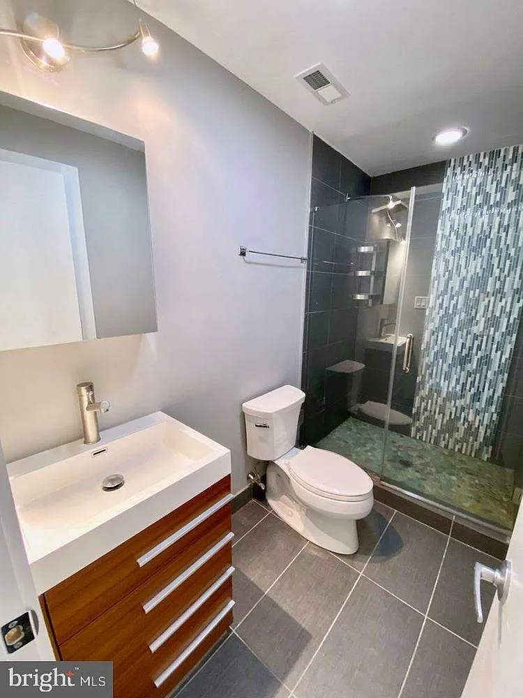 2 bed, 1000 sqft, $2,300 — Photo 1