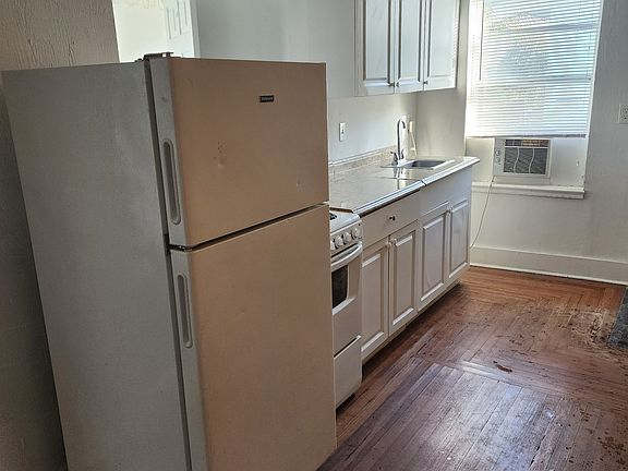 5th image of 419 N Wild Olive Ave #4
