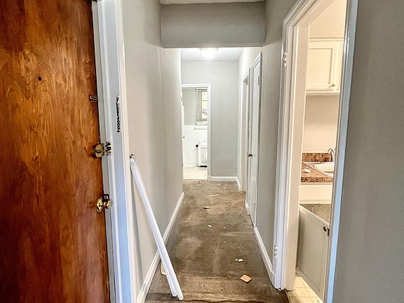 4th image of 4911 Hampden Ln