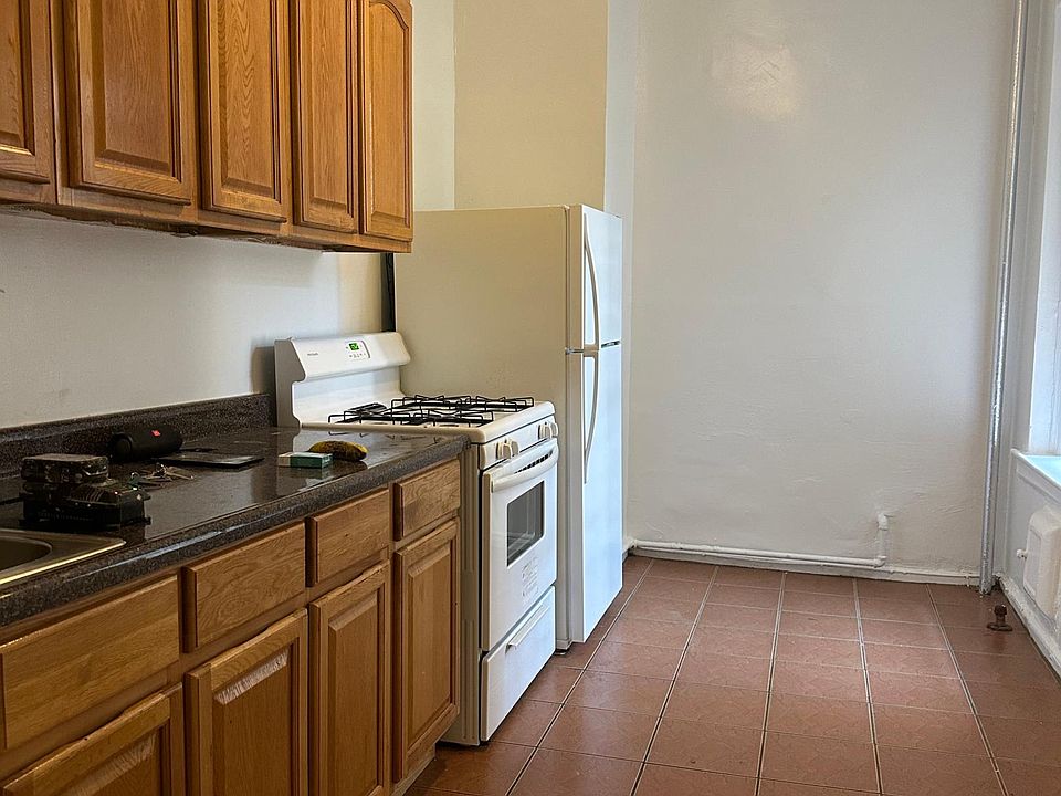 1st image of 4046 Carpenter Ave #2E