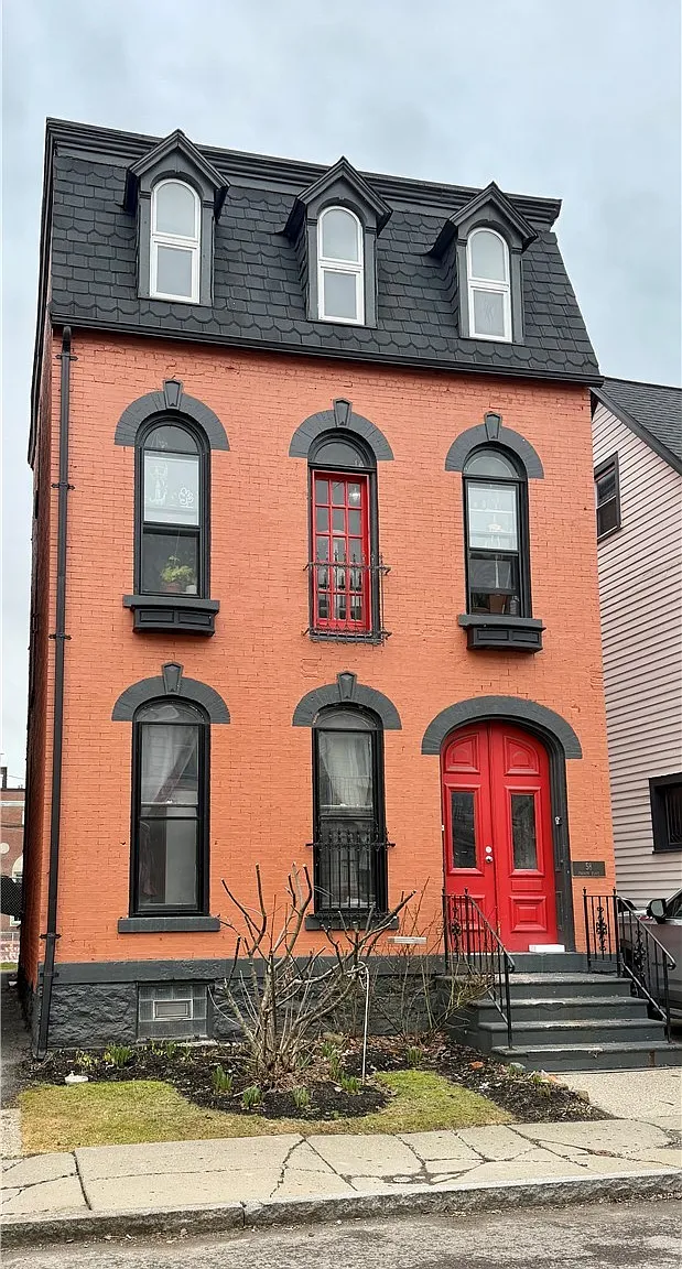 Studio, 1.0 bath, 692 sqft, $1,050 — Photo 1