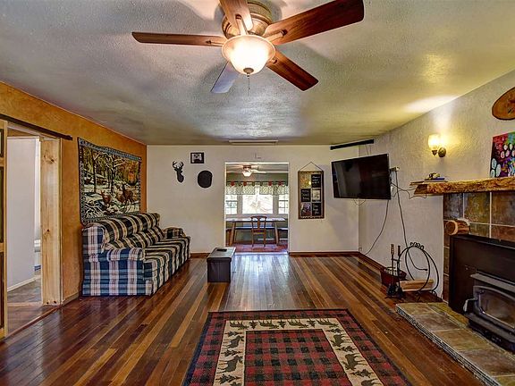 2nd image of 201 Fir Ln #2