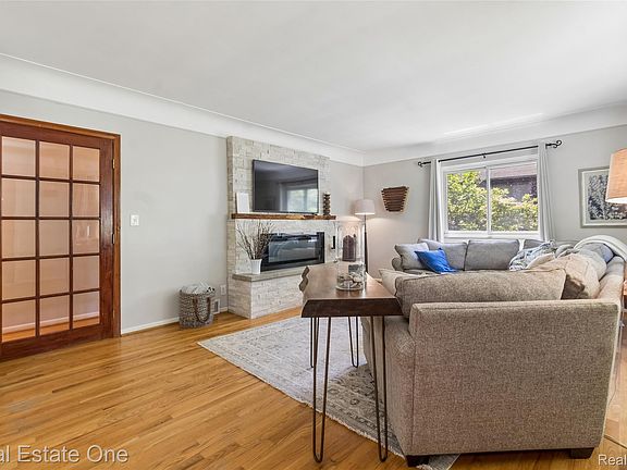 4th image of 2189 Devonshire Rd