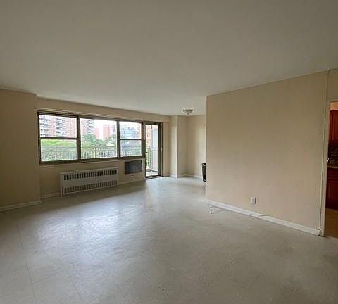 2nd image of 2915 W 5th St APT 5