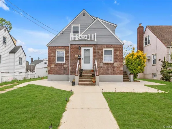 301 Merrifield Avenue, Oceanside, NY 11572