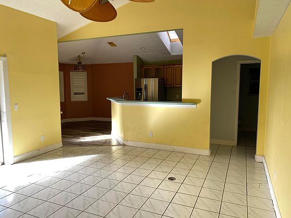 4th image of 3204 SE Quay Street